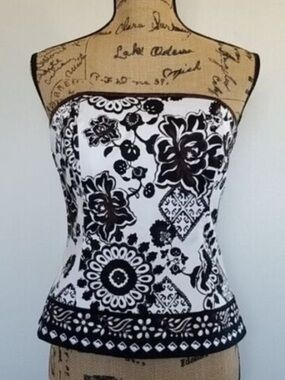 White Mountain Black and White Strapless Floral Tank Top